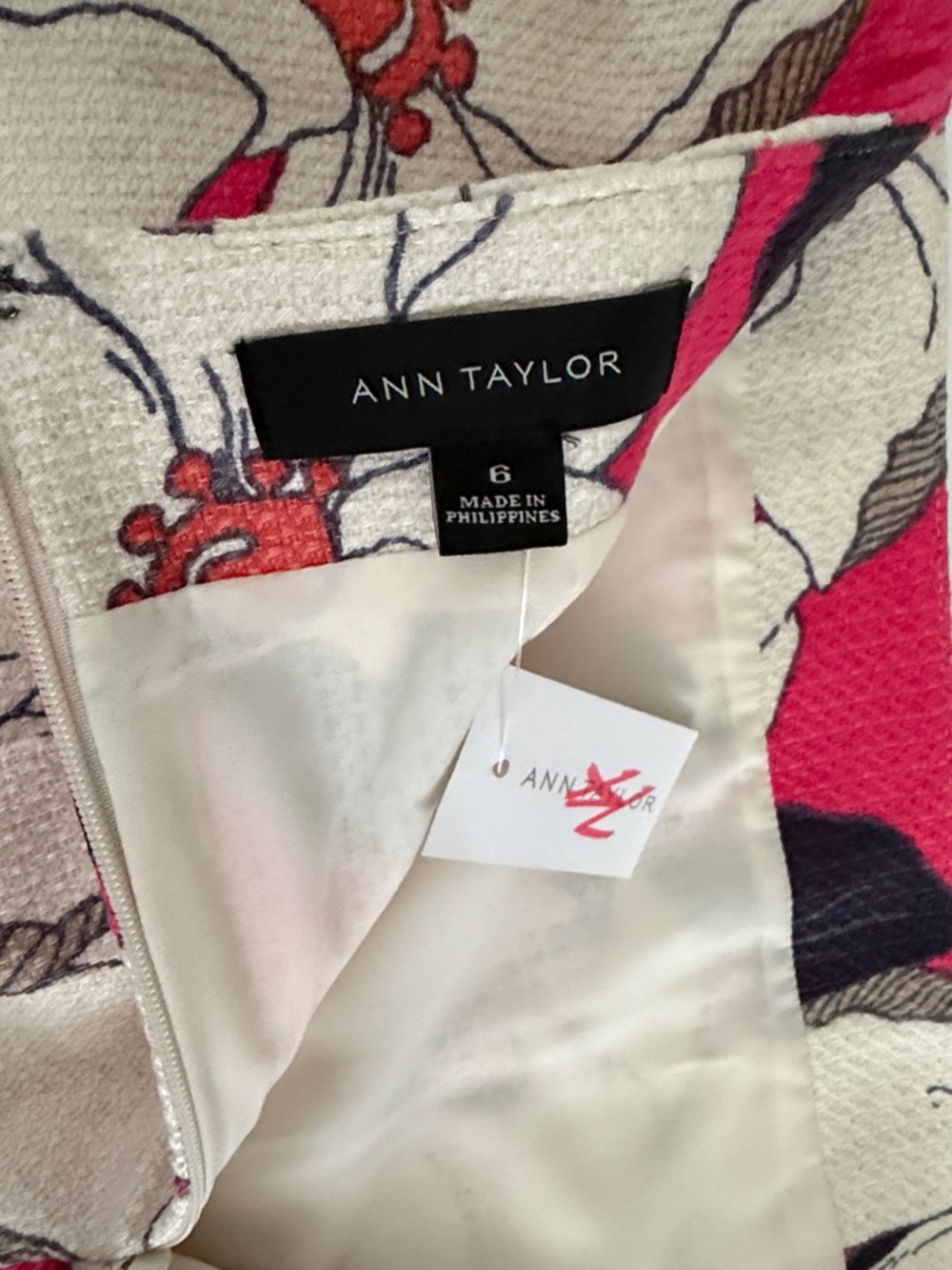 Ann Taylor floral print pencil skirt the Hibiscus floral print Lined Size 6 NWT - Picture 4 of 7